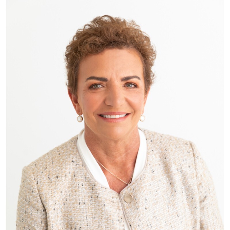 carrie roberts headshot